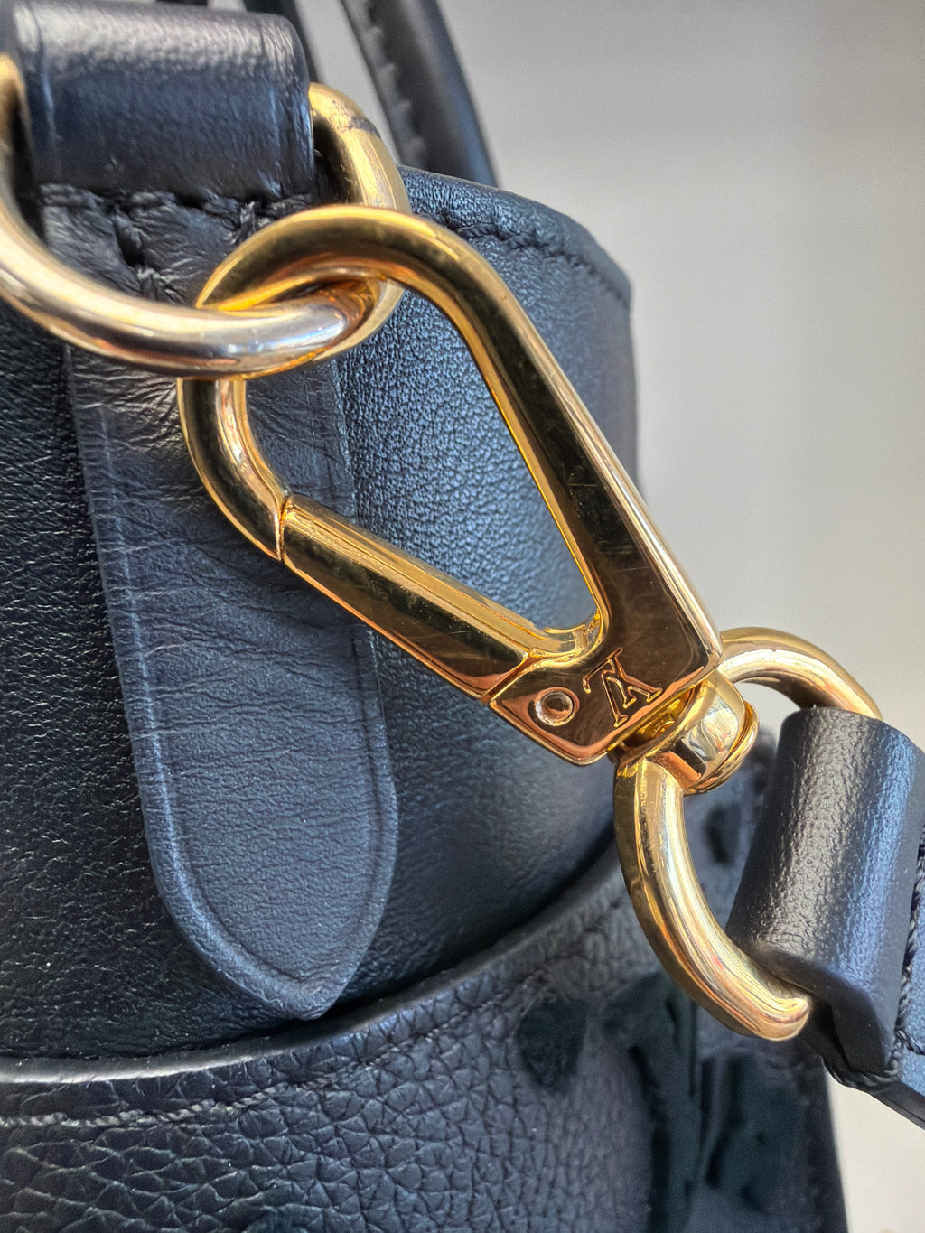 Louis Vuitton On My Side MM Noir - Limited Edition