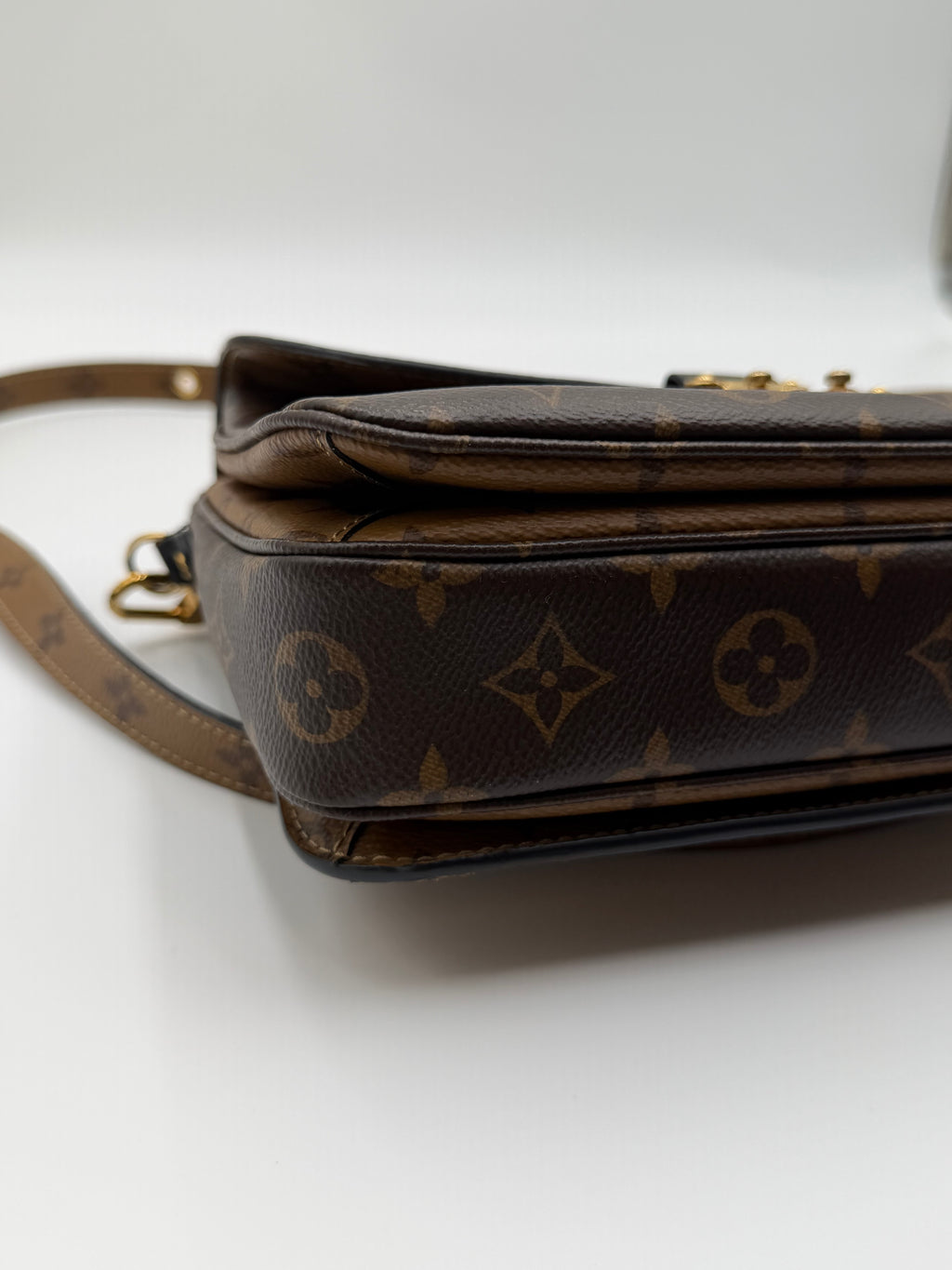 Louis Vuitton Pochette Métis Reverse Monogram