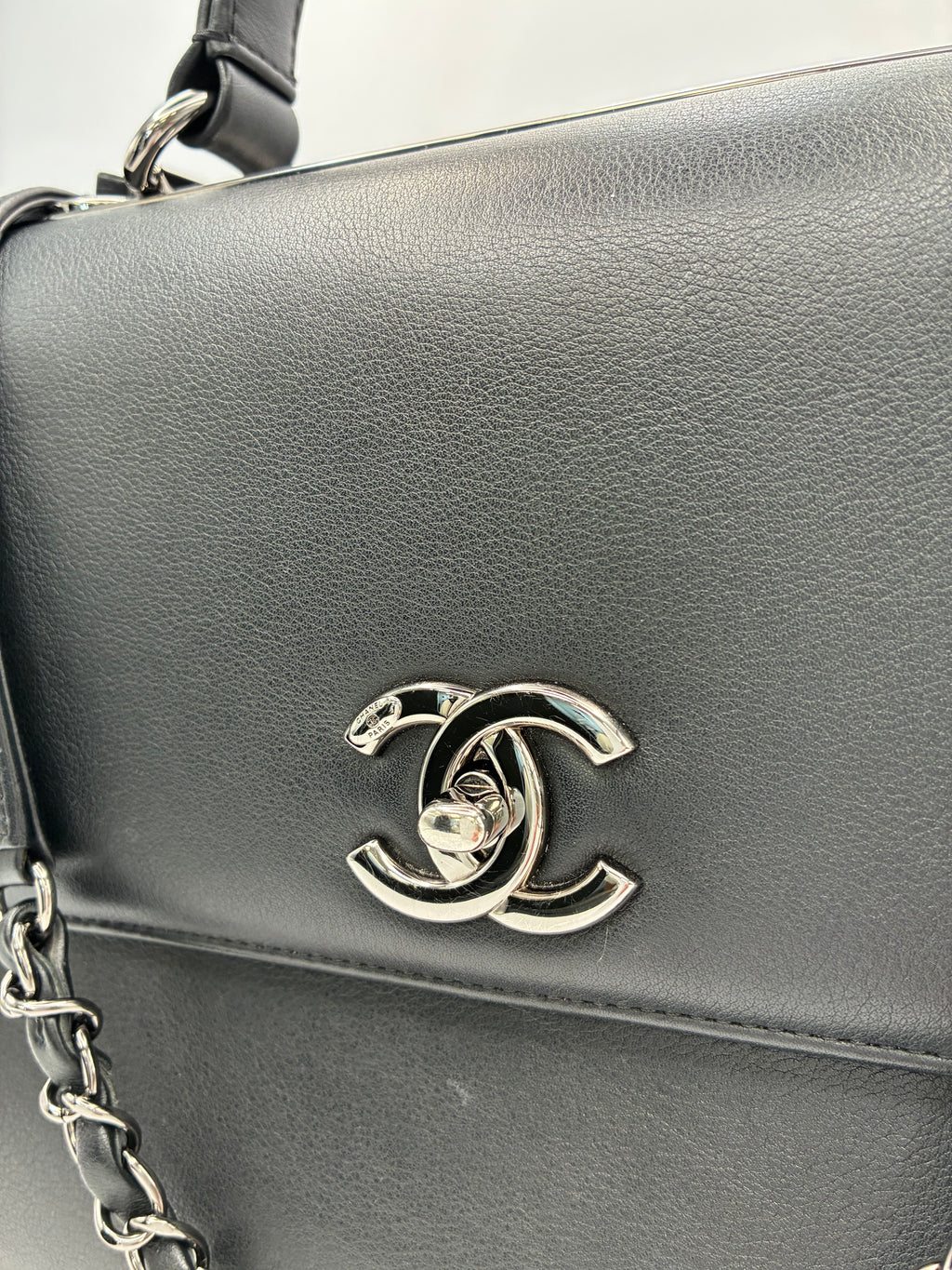 ✨Chanel Trendy CC Medium Top Handle Flap Bag in Black Calfskin✨