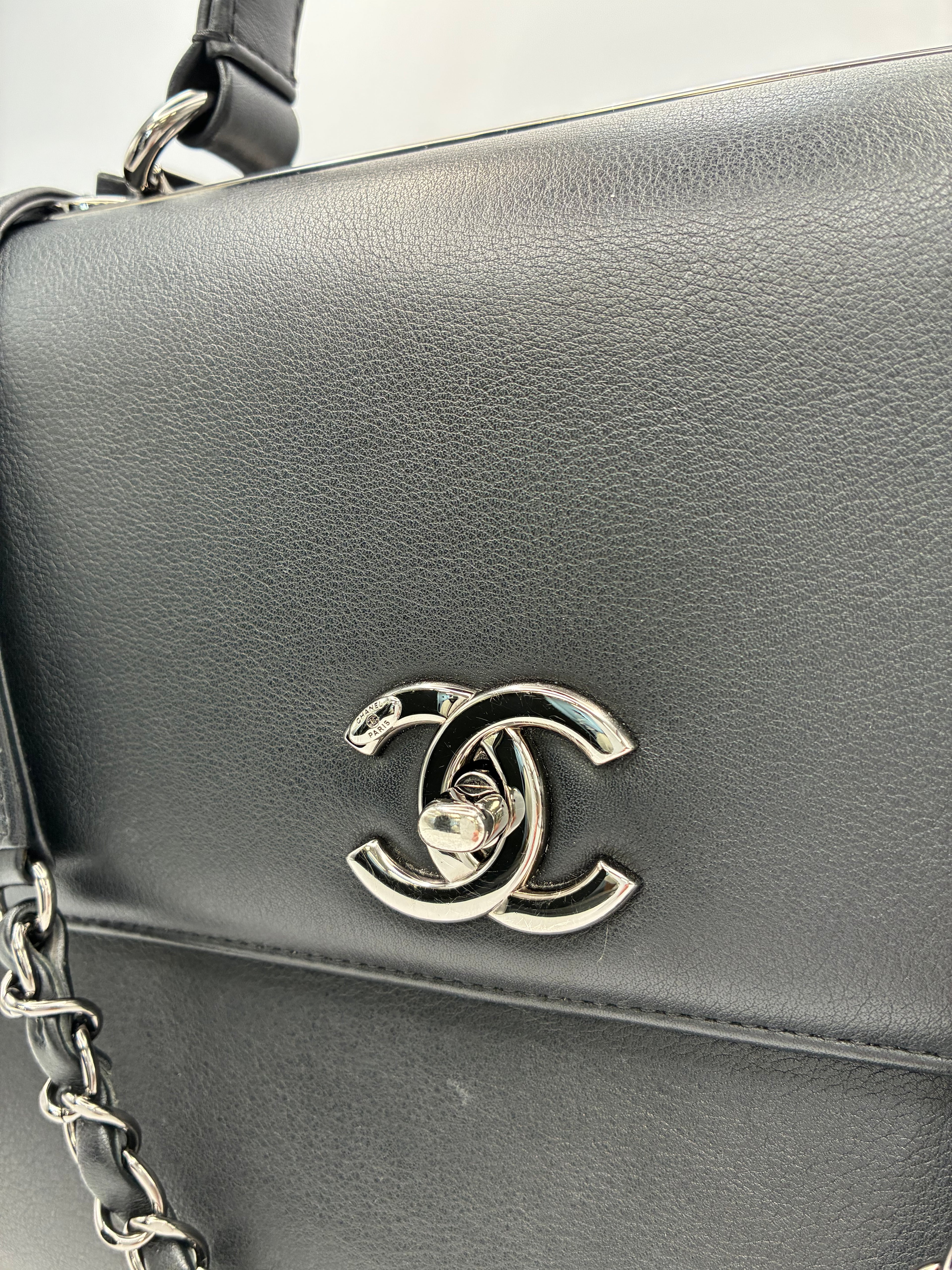 ✨Chanel Trendy CC Medium Top Handle Flap Bag in Black Calfskin✨