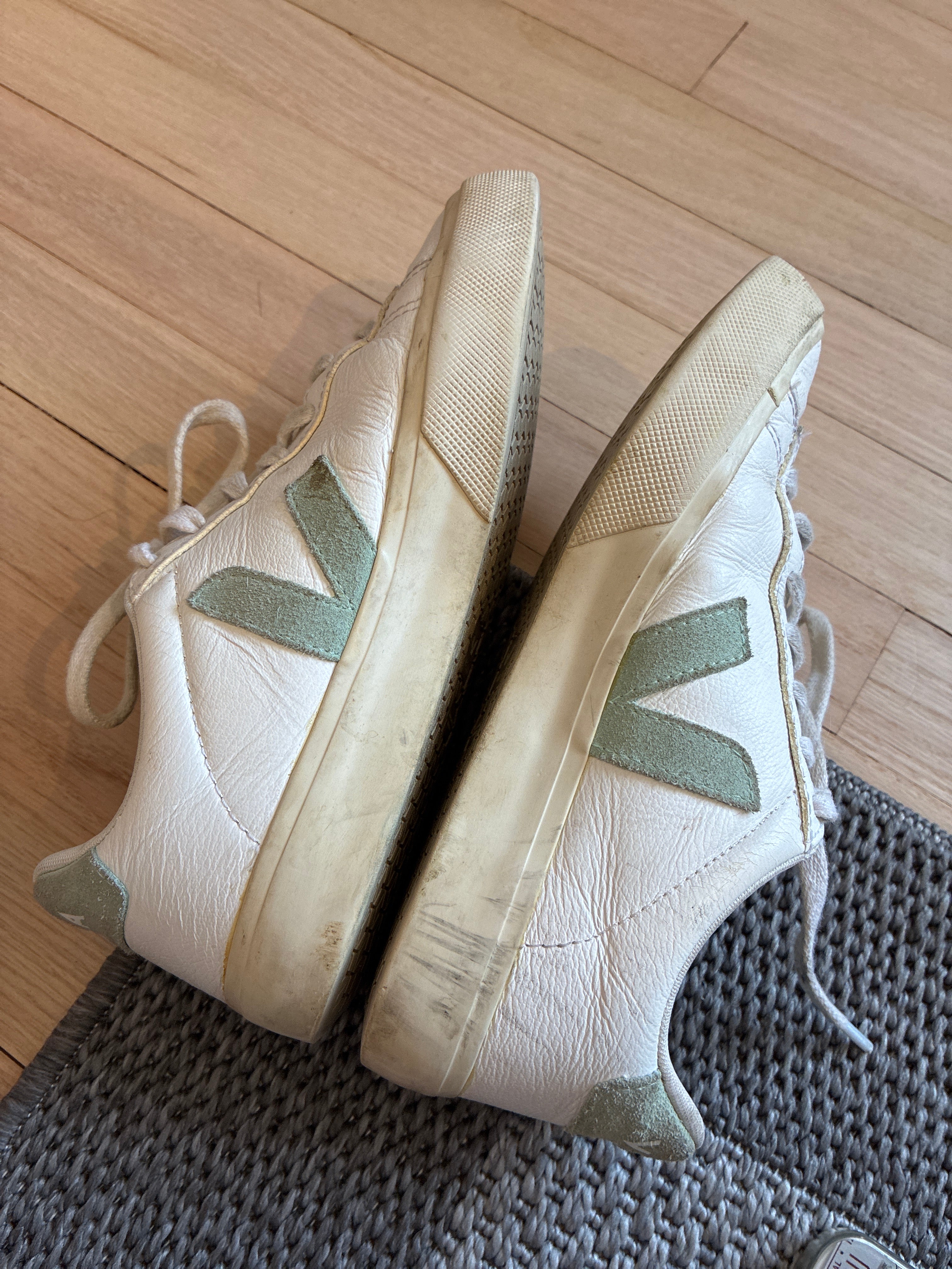 Veja Sneakers - White Matcha
