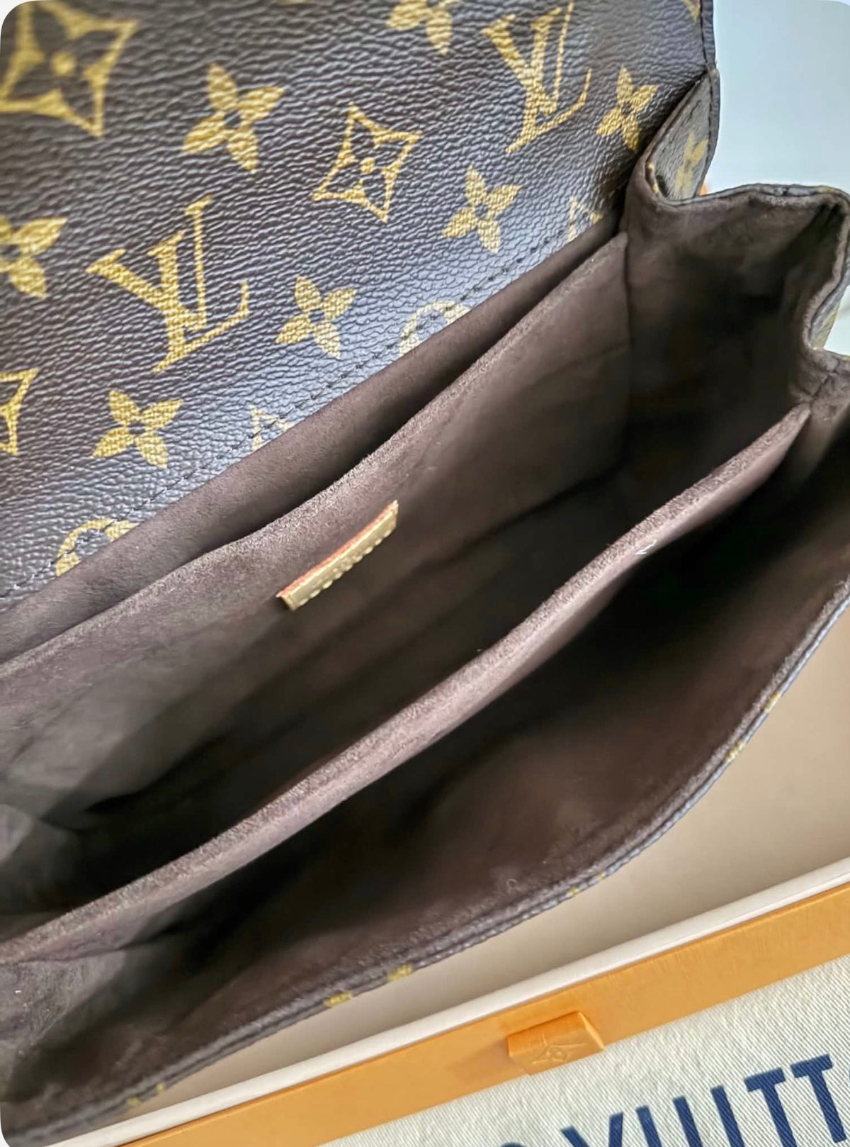 Louis Vuitton Pochette Metis Monogram Canvas