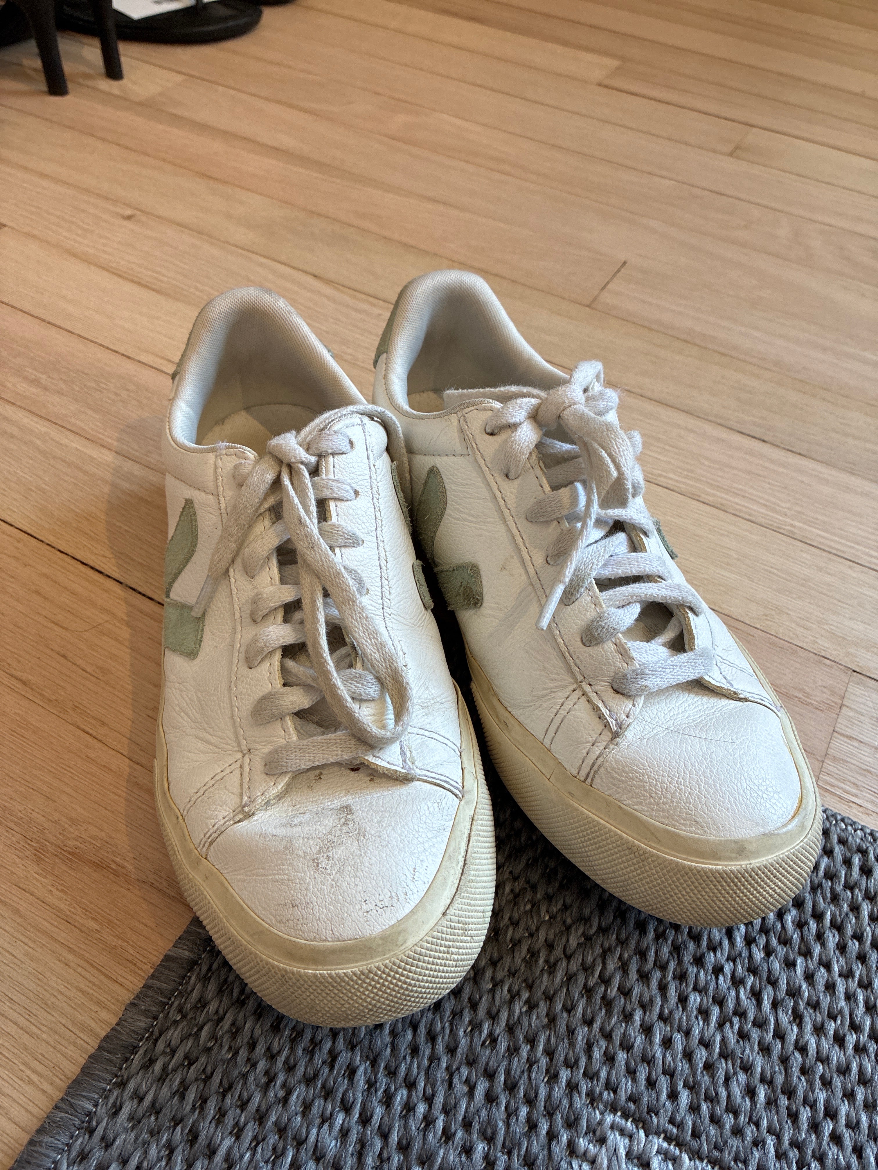 Veja Sneakers - White Matcha
