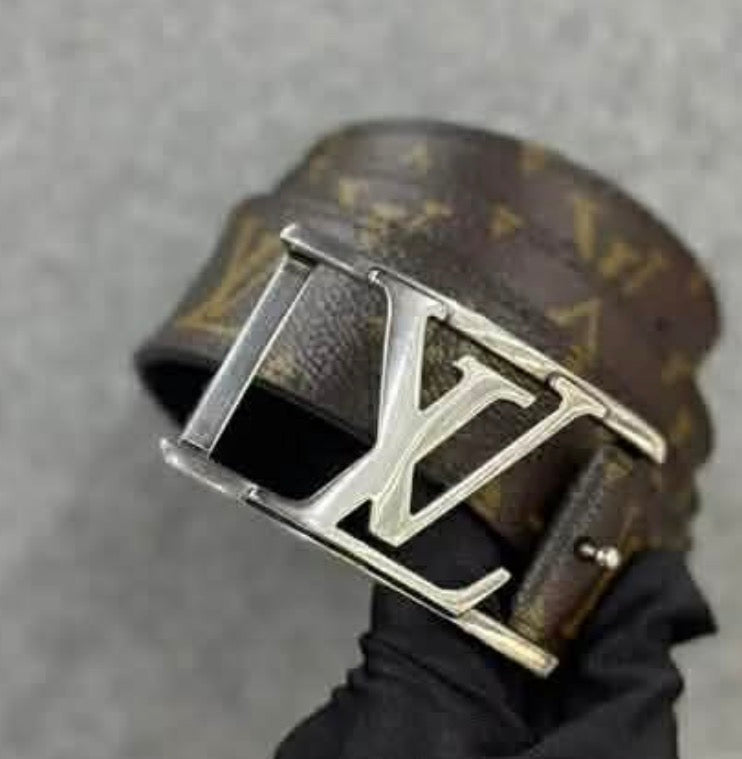 LOUIS VUITTON:
MONATA BELT
35MM M9066 (SIZE
95/38)