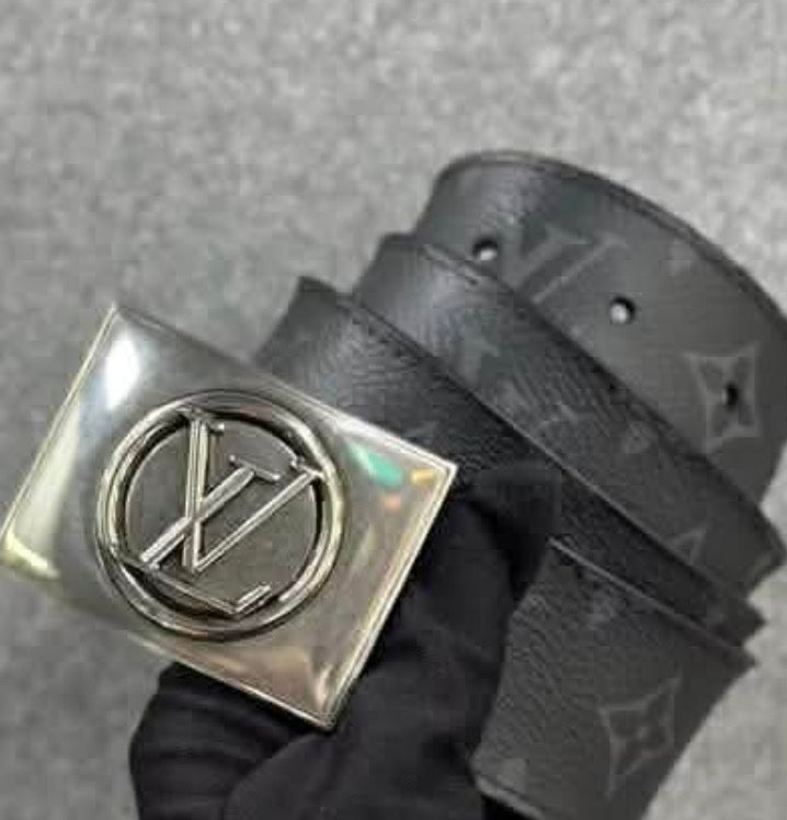 LOUIS VUITTON:
ADVENTURE BELT 40MM M0025 (SIZE
90/36)