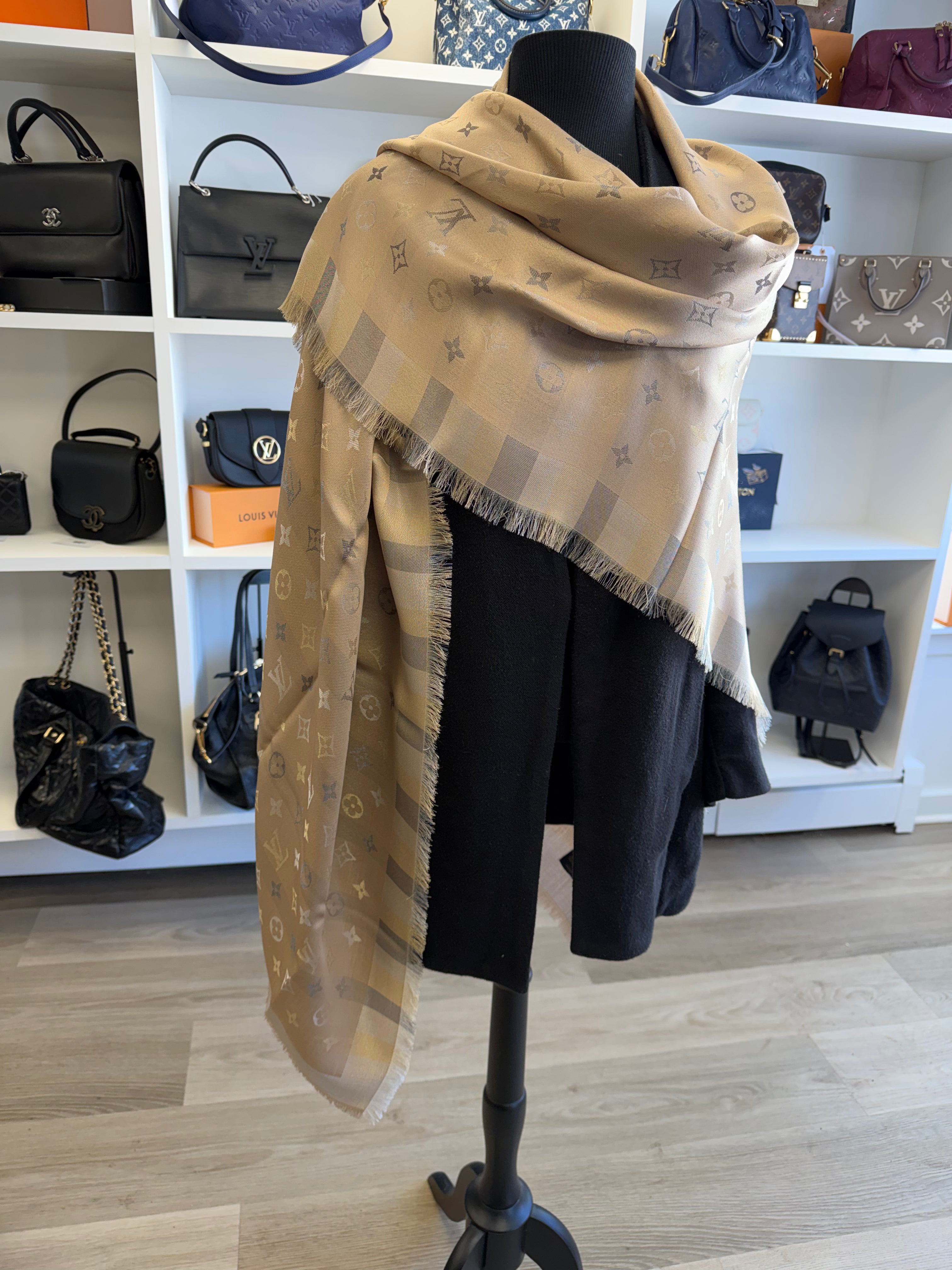 Louis Vuitton Louis Vuitton So Shine Monogram Shawl in the beige